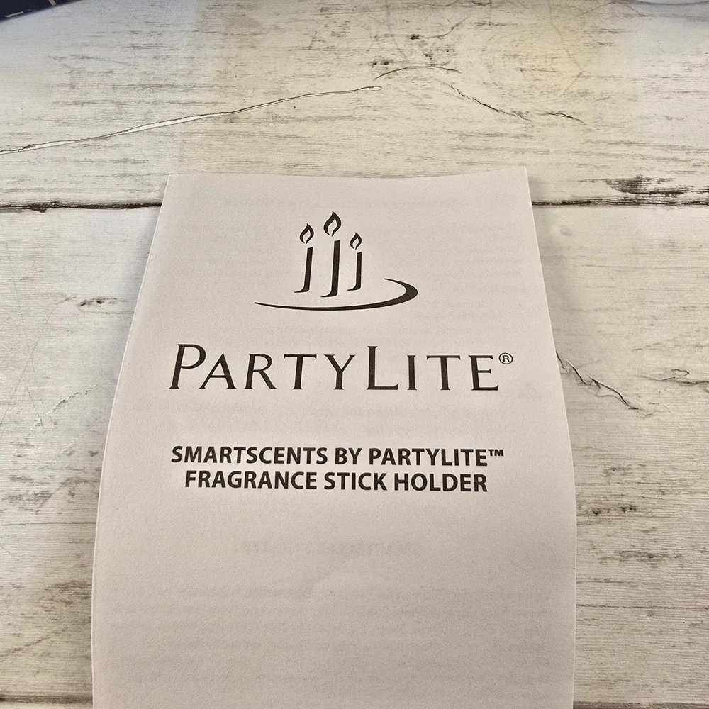 PartyLite SmartScents Fragrance Stick Holder White Ceramic Favorite Holder